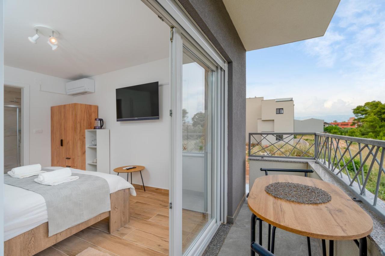 Number One Apartment *