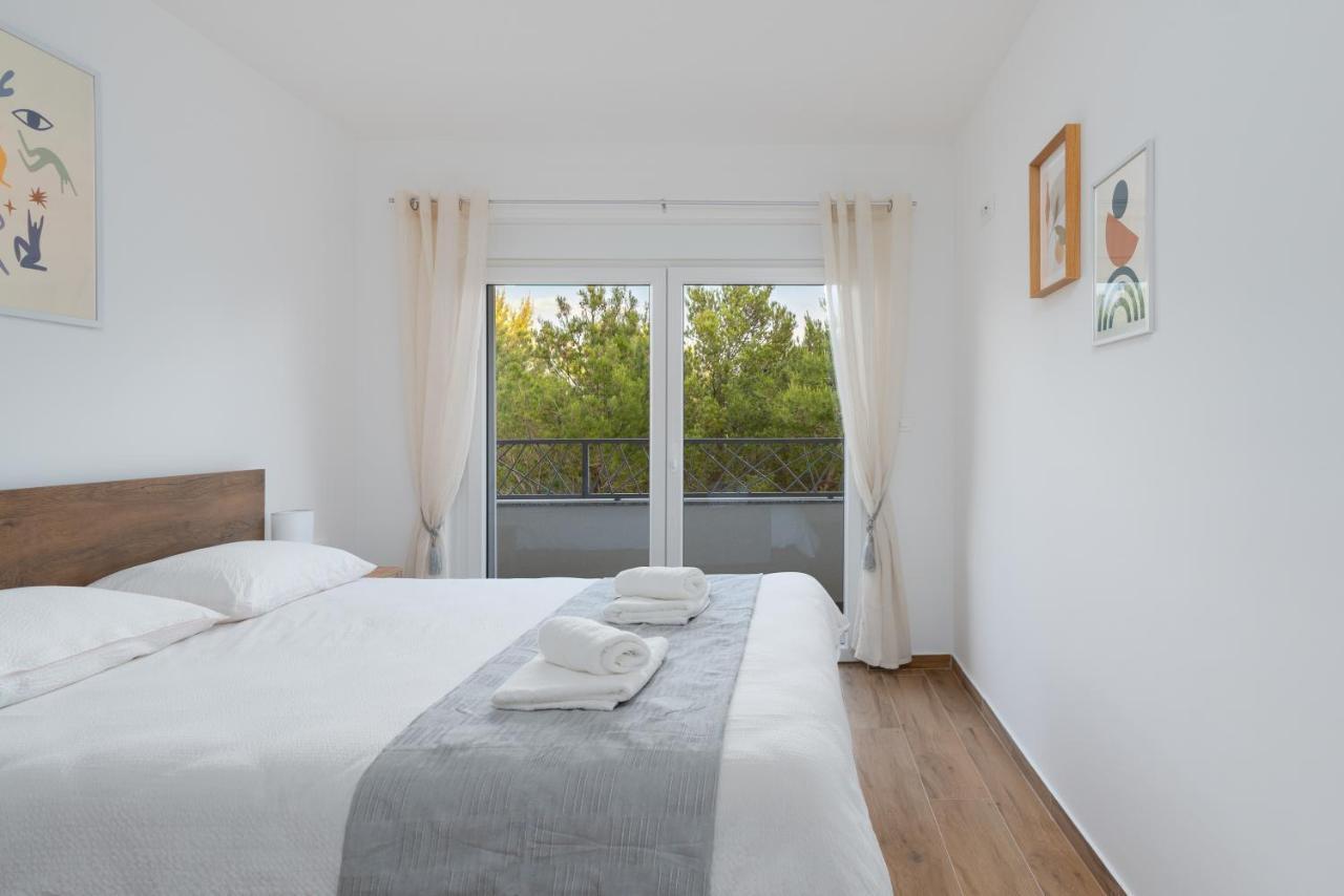 Apartment Number One Vir